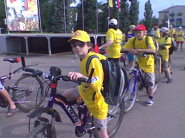  Дети с нашего ТОСа участвуют в велопробеге посвященному 65 летию ВОВ