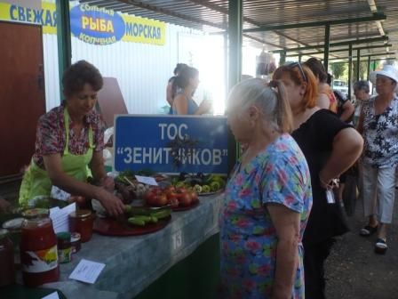ТОС "Зенитчиков" представляет свою продукцию на овощной ярмарке