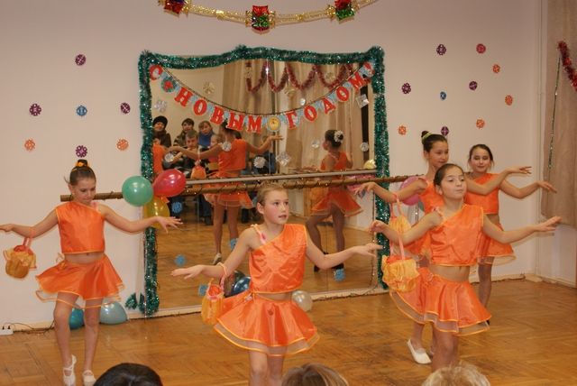 Детский танцевальный коллектив "Гномики"