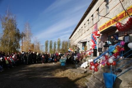 В теплый осенний день на праздник собралось все население Комсомольского и ближайших хуторов