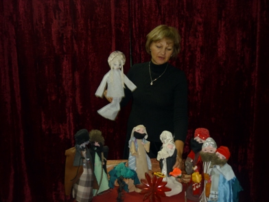 Никонова О.В. показывает кукольбное представление
