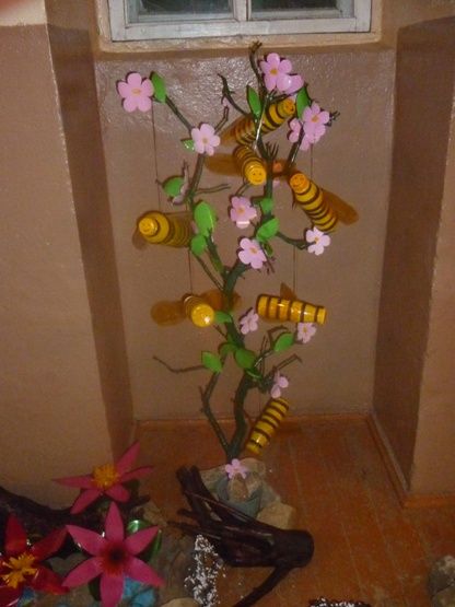 Дерево с пчелками