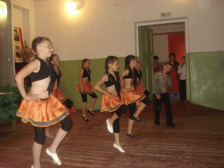 Танцевальный коллектив "Калинка".